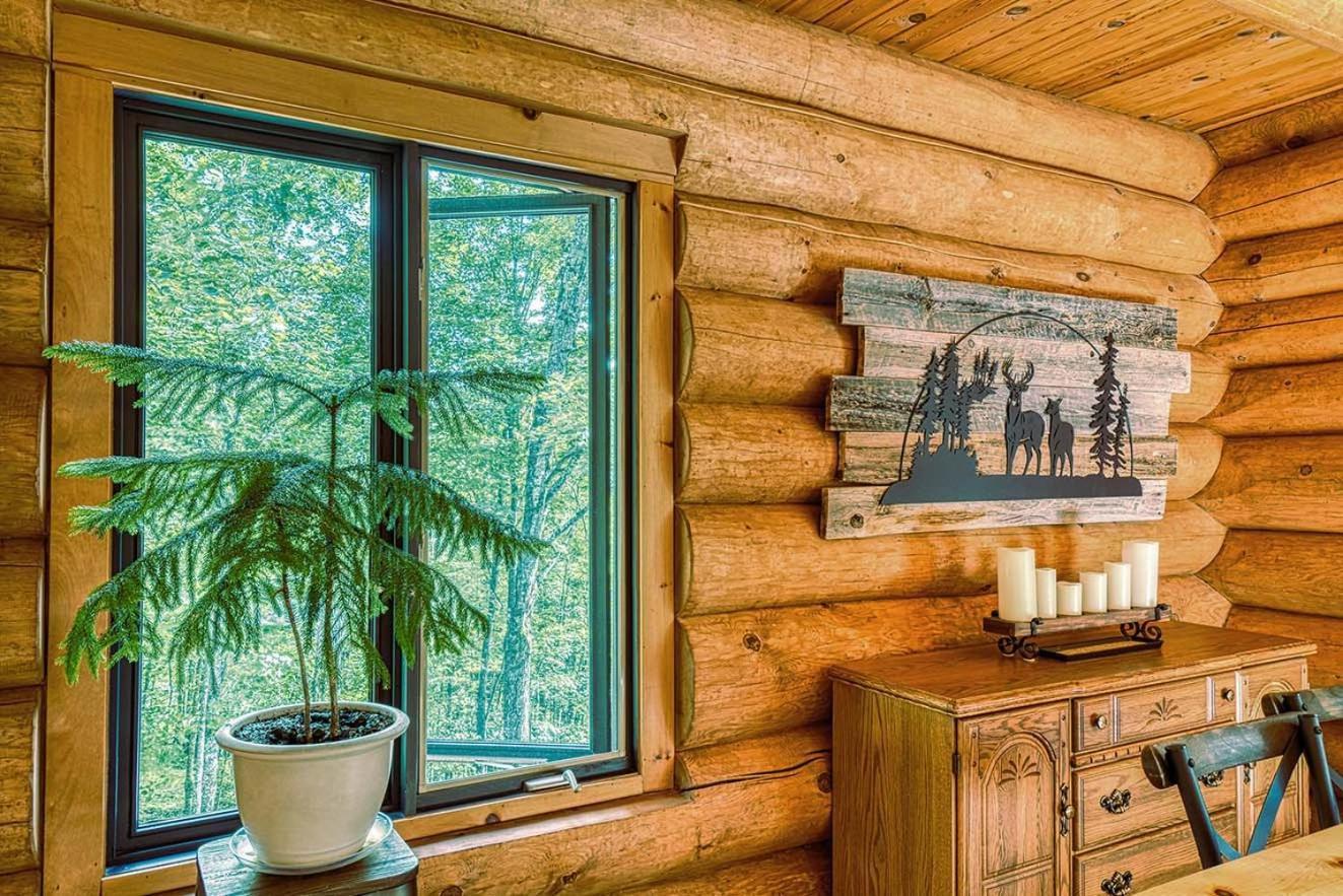 Luxurious Log With Private Lac Superieur