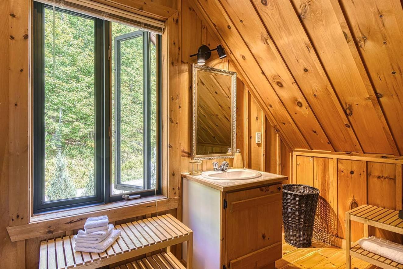Luxurious Log With Private Chalet