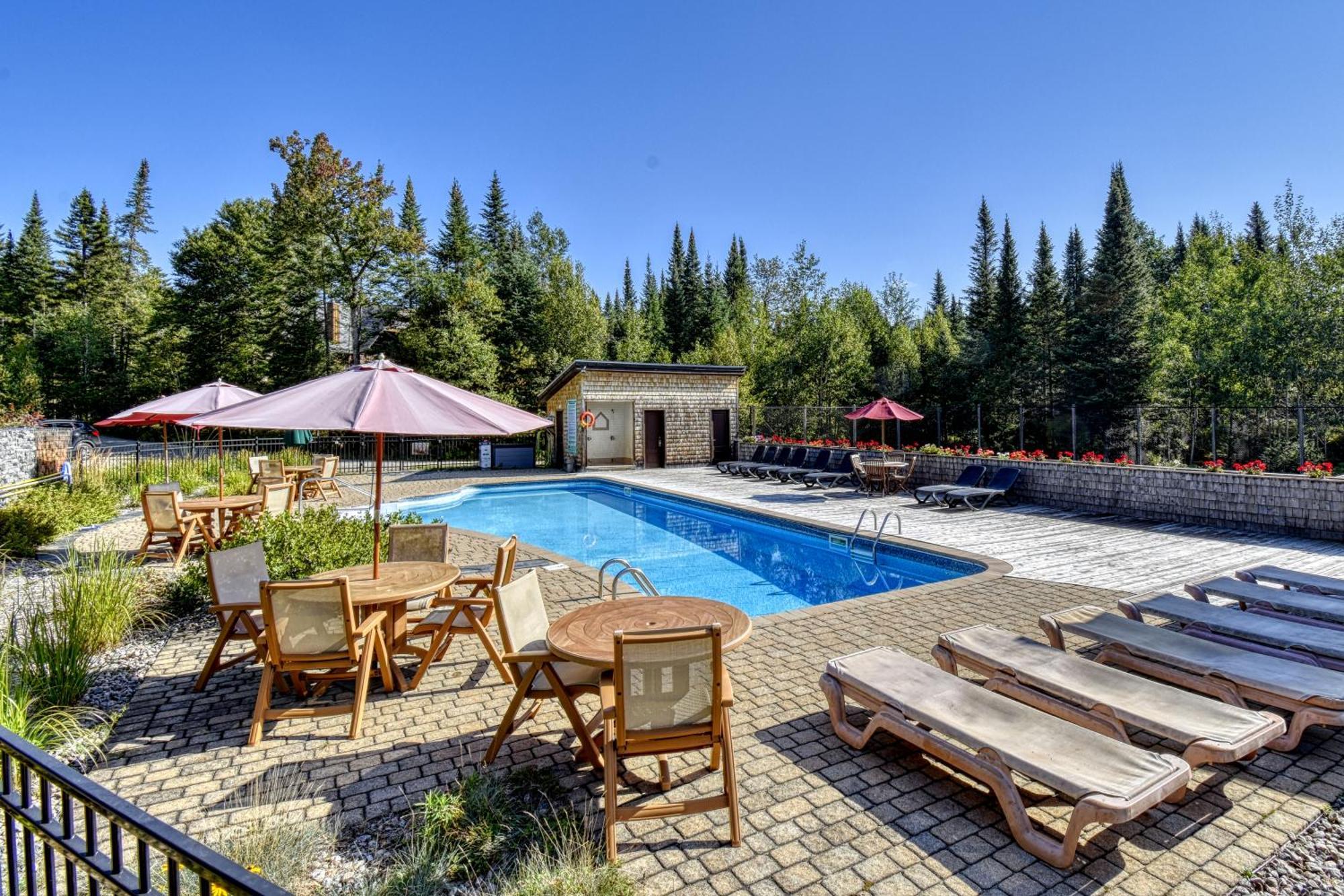 Chalet Luxurious Log With Private Lac Superieur